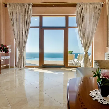 Golf Villa *