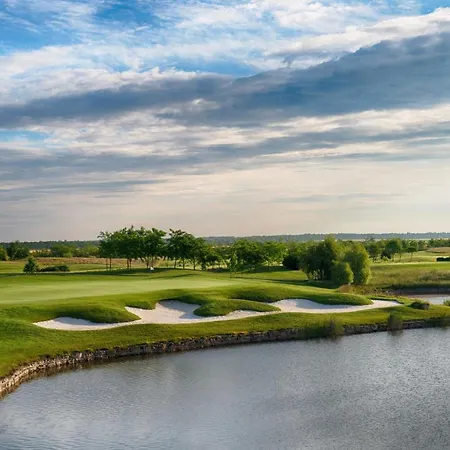 Golf Луксозна вила *